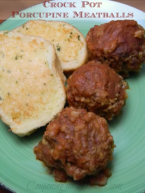 Green plate with 3 Crock Pot recipe Porcupine Meatballs and two slices of garlic toast.